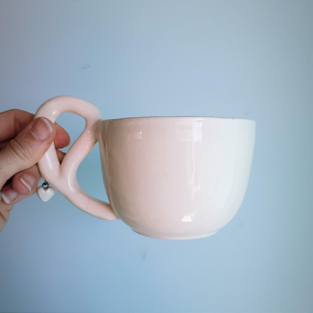 Taza con dije de corazón 