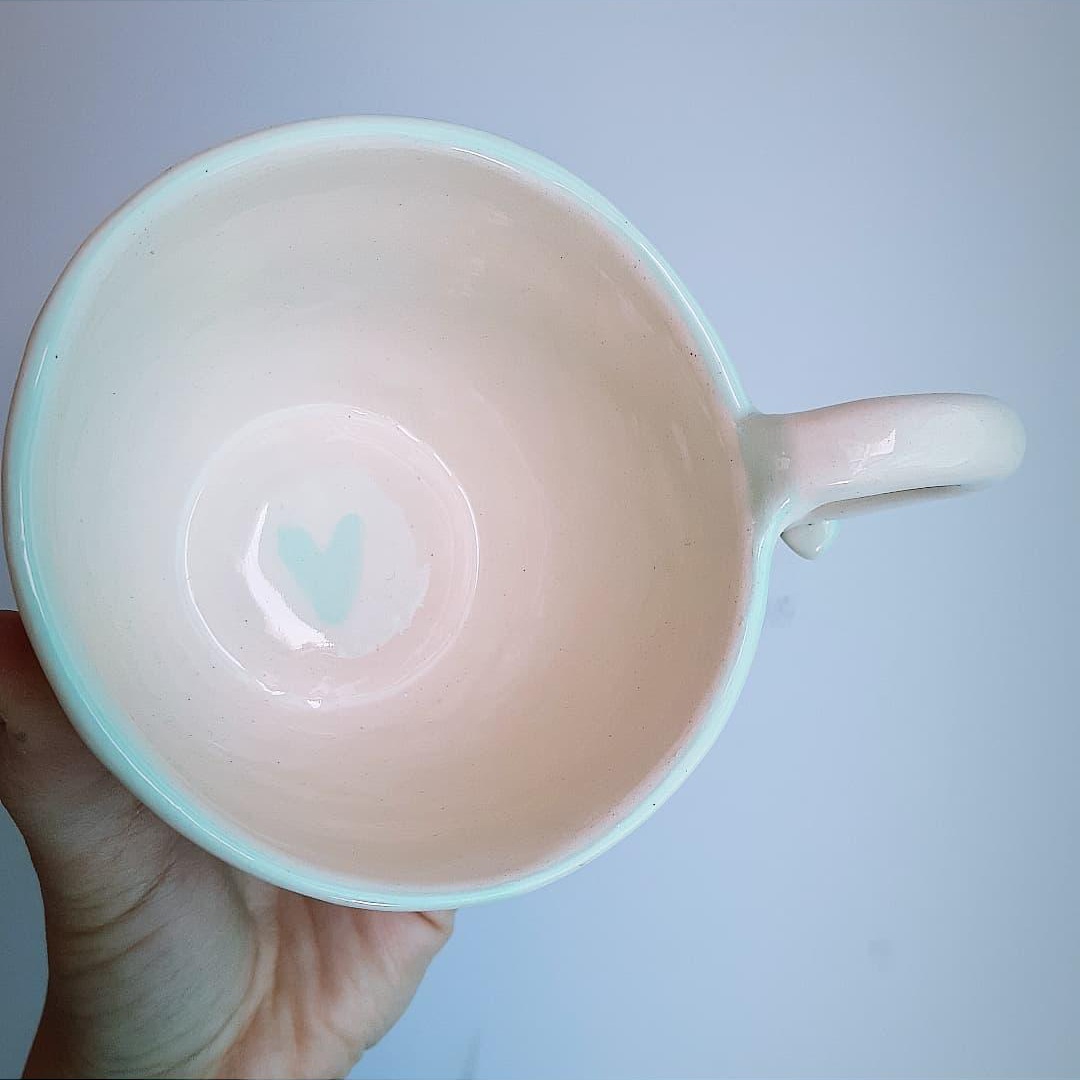 Taza con dije de corazón 